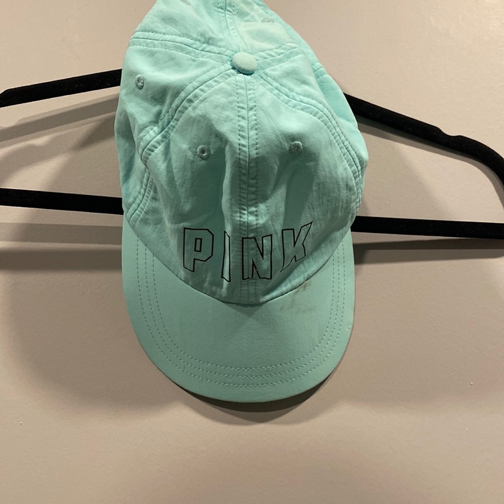 pink hat